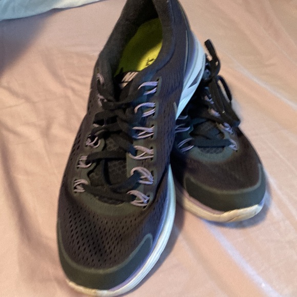 Nike lunarglide 4 size 10 woman’s. Wore a couple of times.In good condition. - Picture 4 of 4